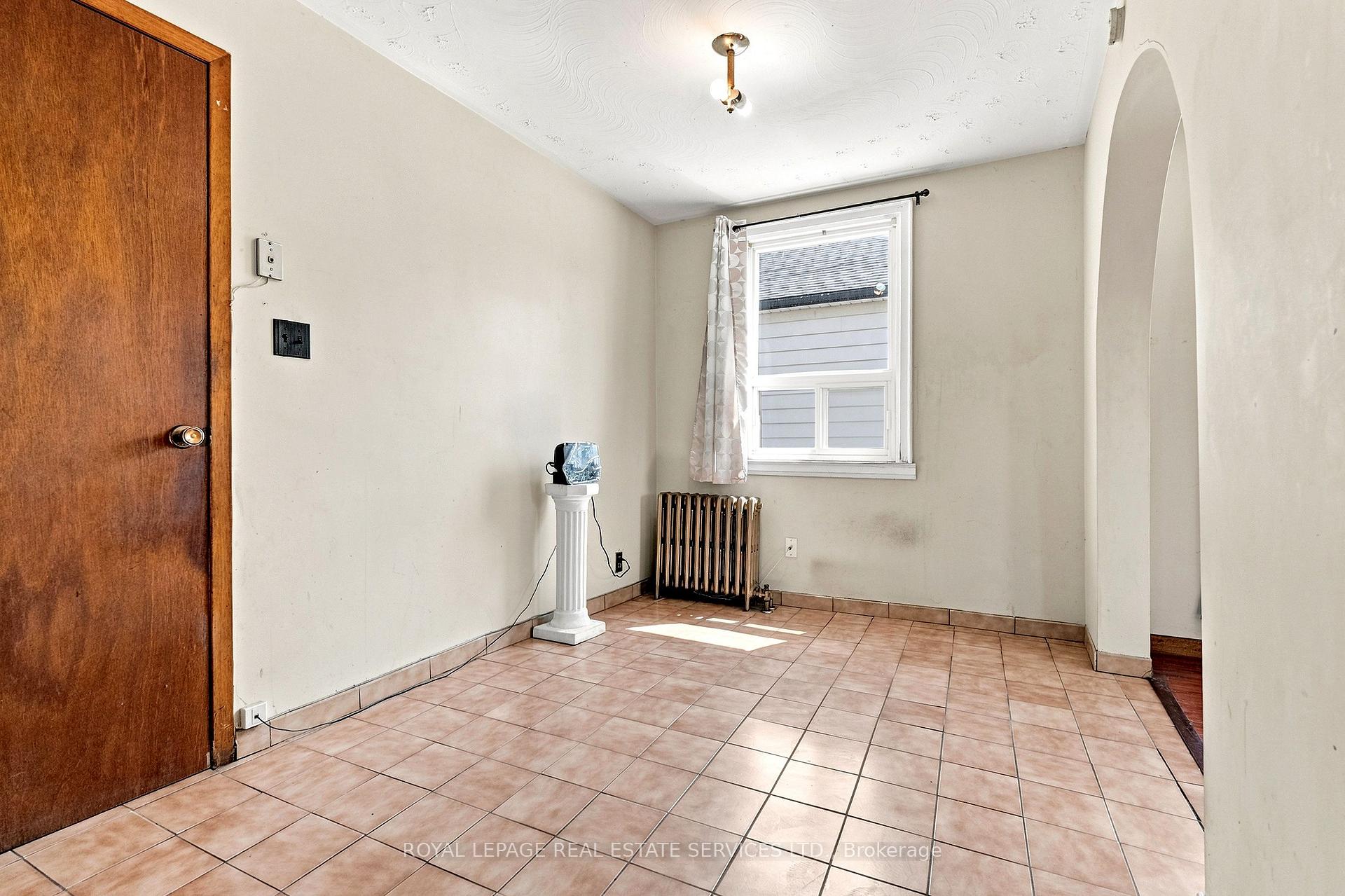Photo 12 of 1819 Main Street E, Hamilton, McQuesten — HOMEH
