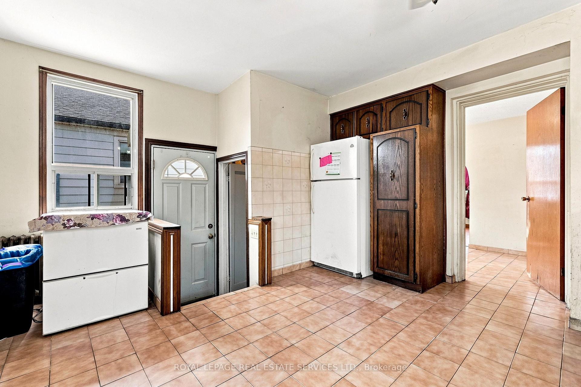 Photo 16 of 1819 Main Street E, Hamilton, McQuesten — HOMEH