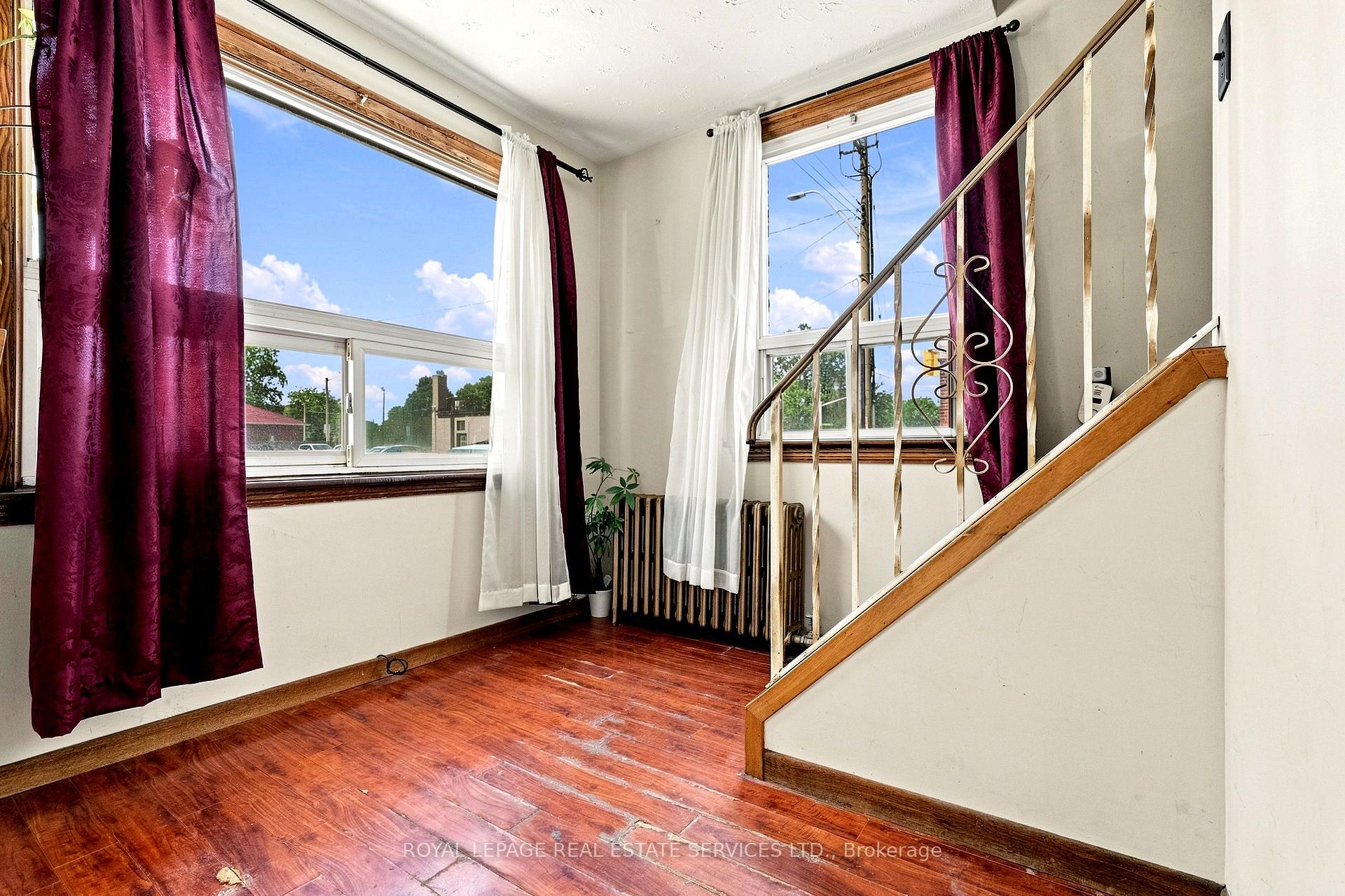 Photo 18 of 1819 Main Street E, Hamilton, McQuesten — HOMEH