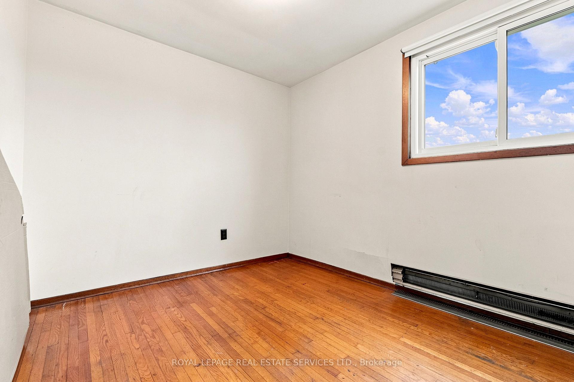 Photo 23 of 1819 Main Street E, Hamilton, McQuesten — HOMEH