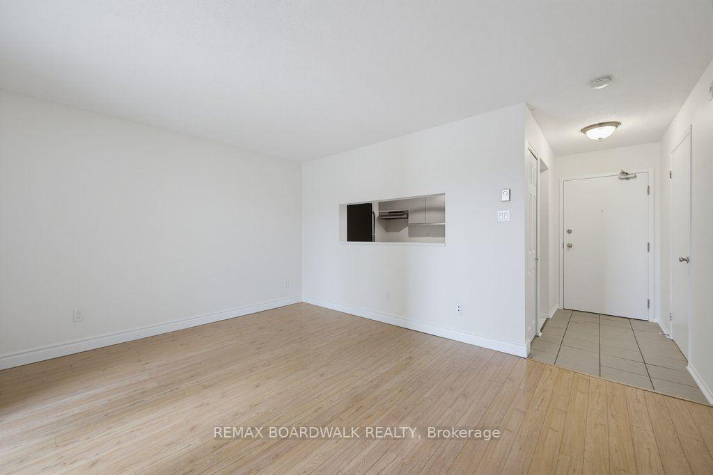 Photo 9 of Unit 207, 250 Brittany Drive, Ottawa, Viscount Alexander Park — HOMEH