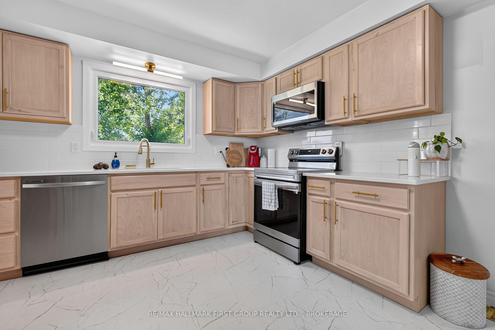 Photo 16 of 417 Glen Castle Road, Kingston, City SouthWest — HOMEH