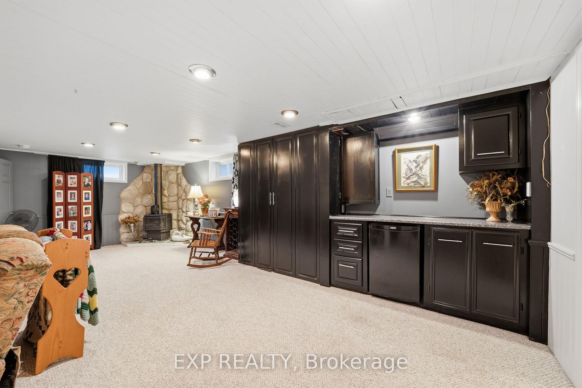 Photo 17 of 71 Marianna Drive, London, South V — HOMEH