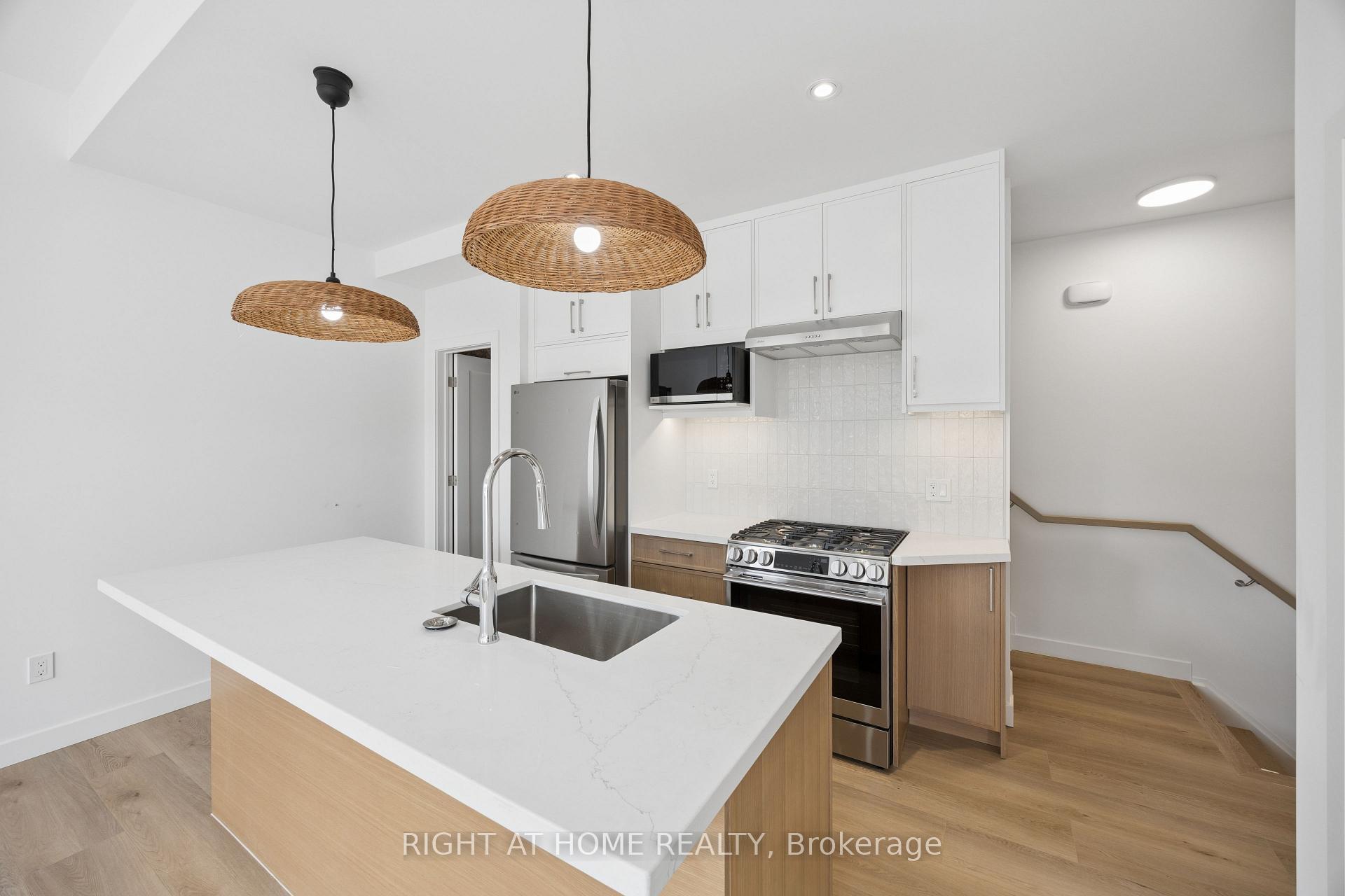 Photo 4 of Unit 5, 91 Barton Avenue, Toronto, The Annex — HOMEH