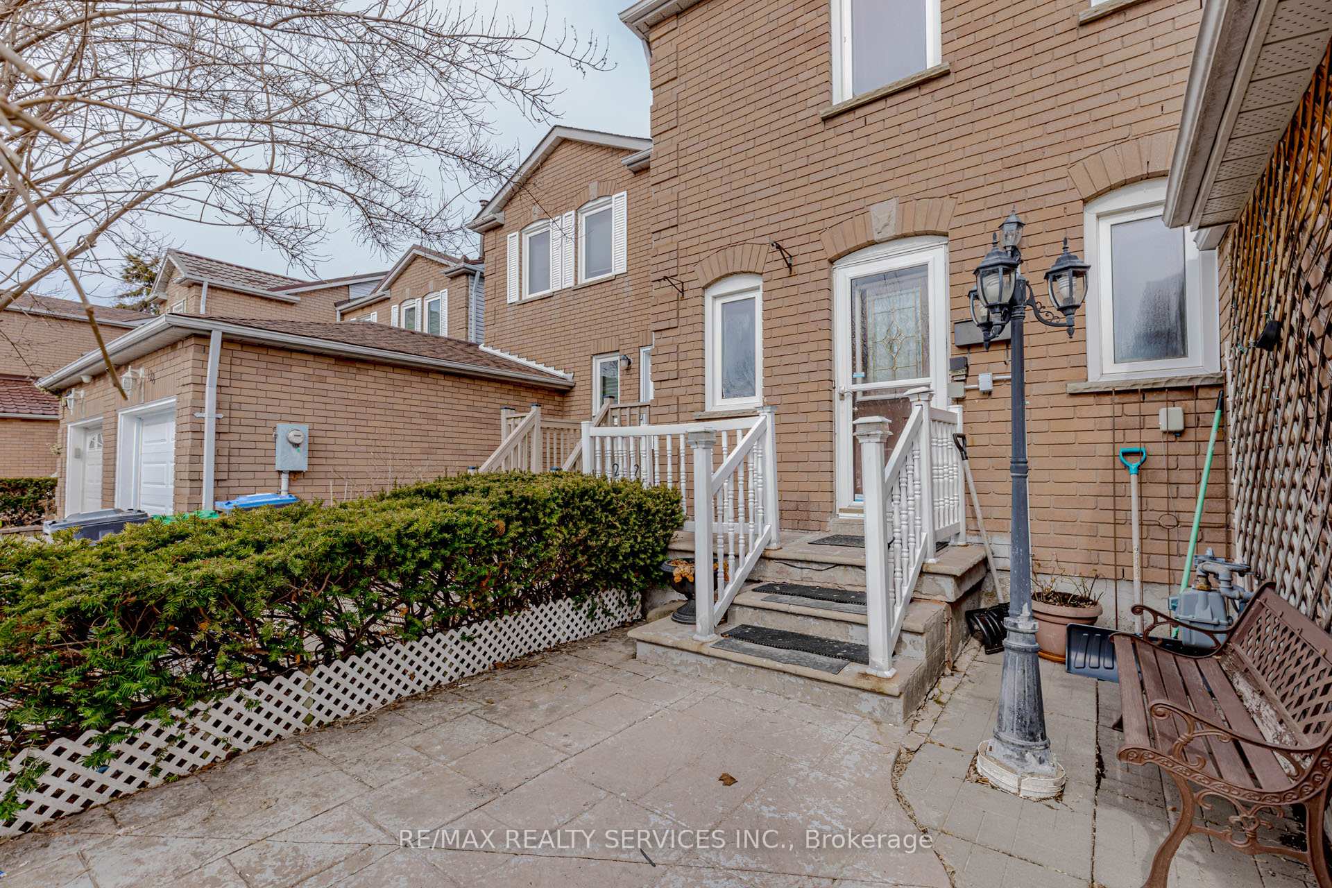 Photo 4 of 130 Cutters Crescent, Brampton, Fletcher's West — HOMEH