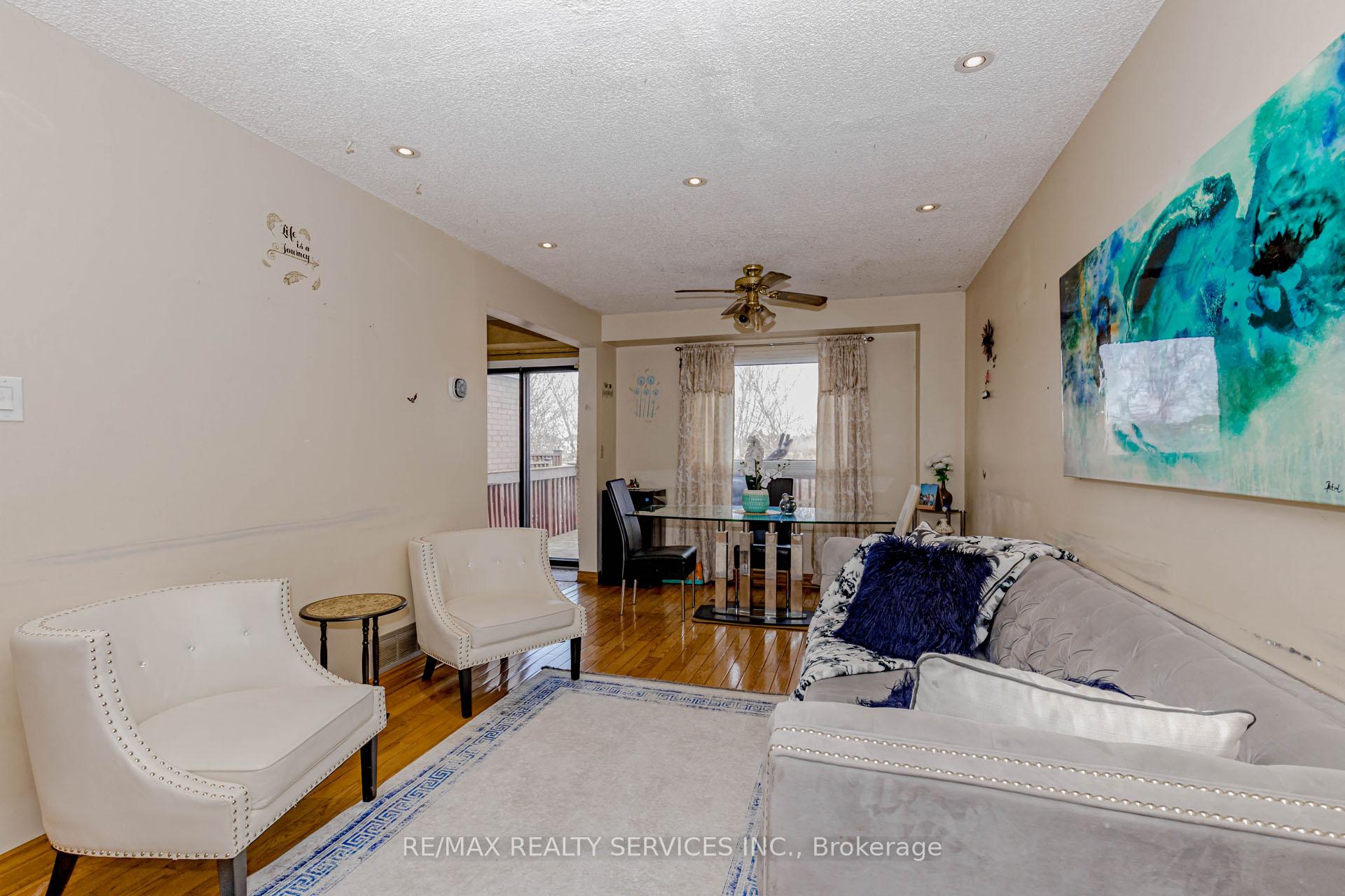 Photo 12 of 130 Cutters Crescent, Brampton, Fletcher's West — HOMEH