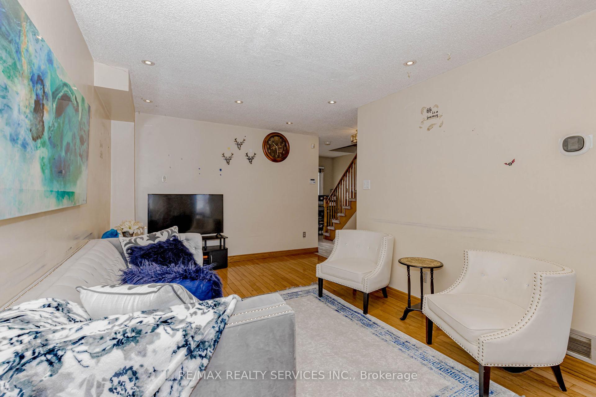 Photo 13 of 130 Cutters Crescent, Brampton, Fletcher's West — HOMEH