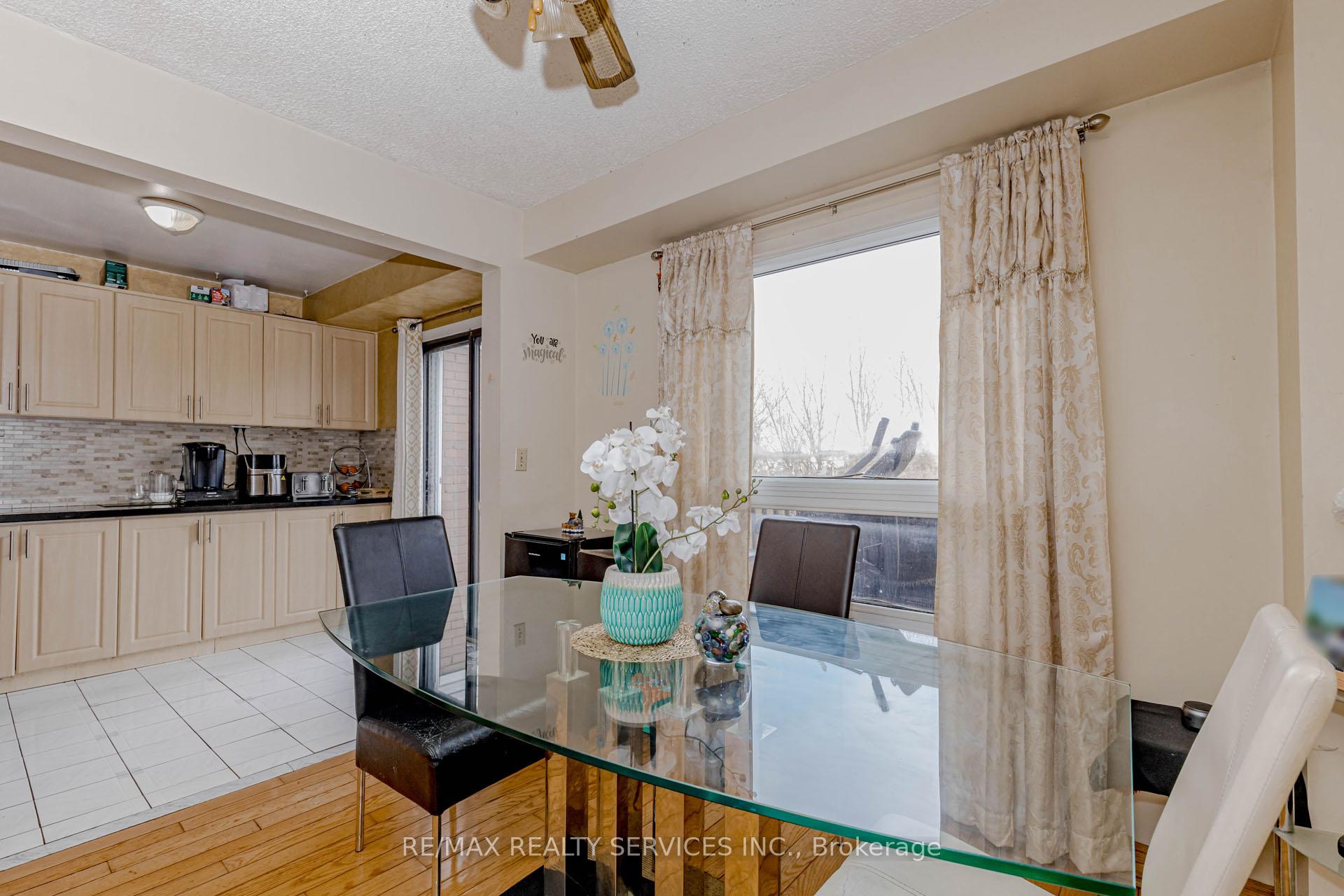 Photo 15 of 130 Cutters Crescent, Brampton, Fletcher's West — HOMEH