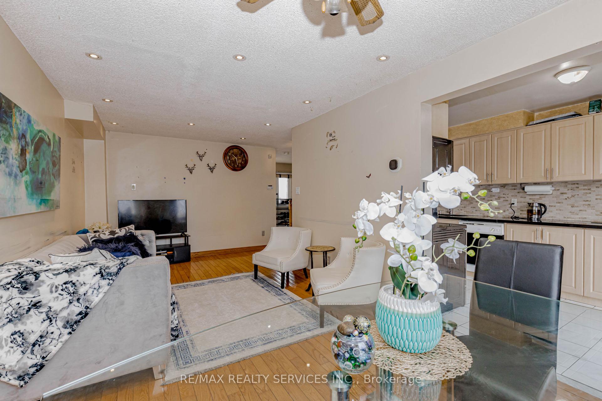 Photo 16 of 130 Cutters Crescent, Brampton, Fletcher's West — HOMEH