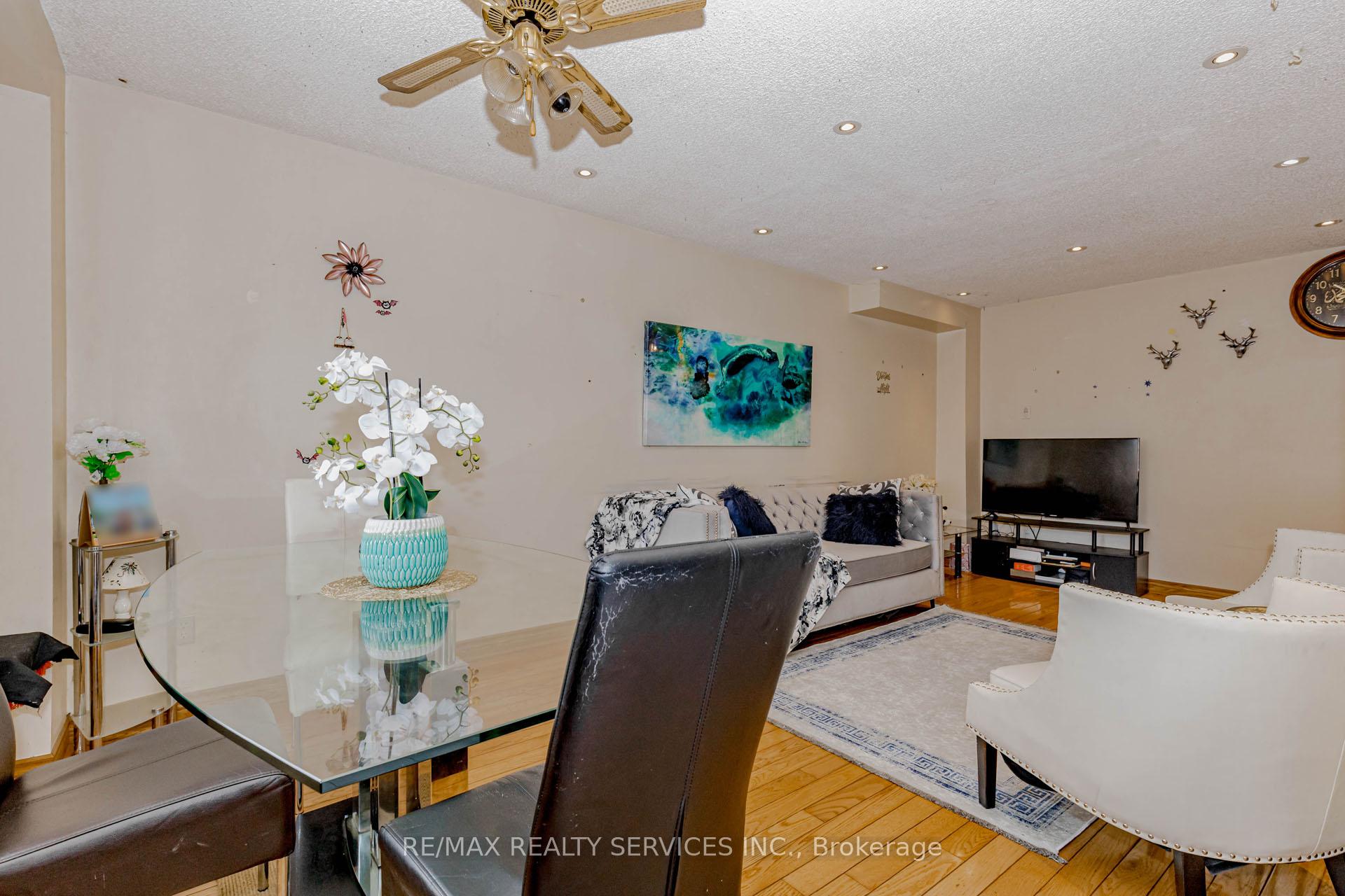 Photo 17 of 130 Cutters Crescent, Brampton, Fletcher's West — HOMEH