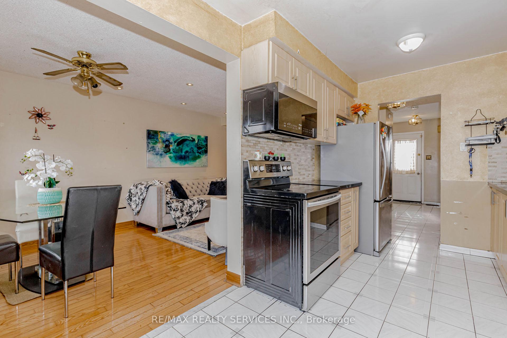 Photo 19 of 130 Cutters Crescent, Brampton, Fletcher's West — HOMEH