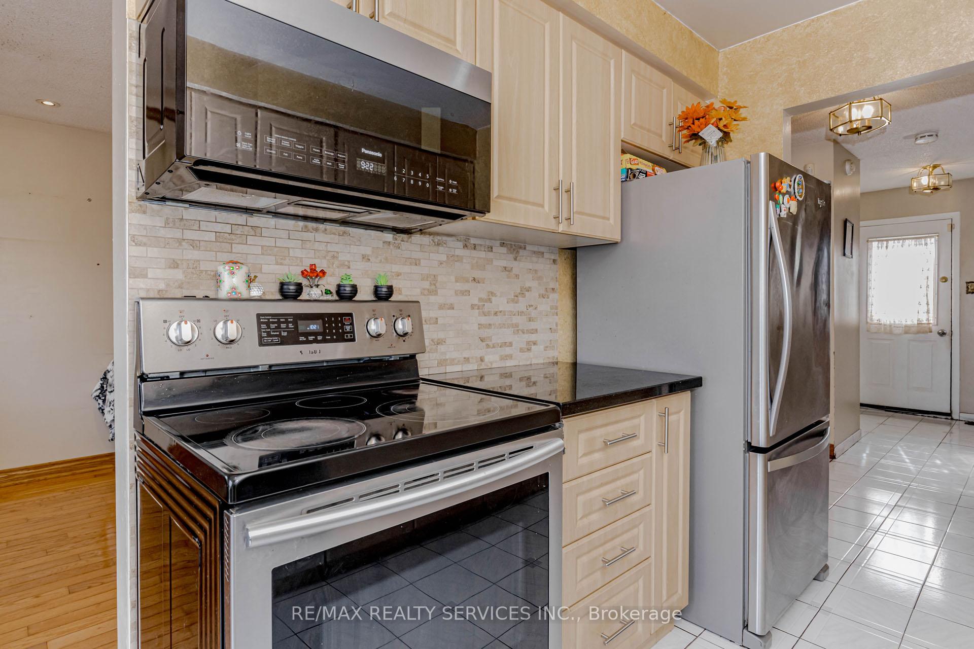 Photo 20 of 130 Cutters Crescent, Brampton, Fletcher's West — HOMEH