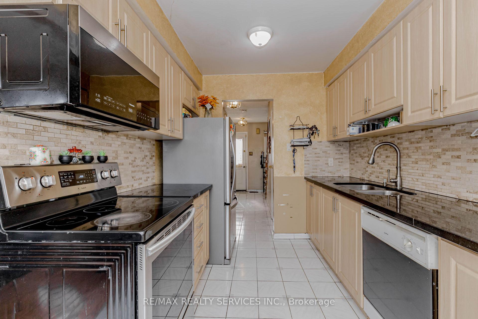 Photo 21 of 130 Cutters Crescent, Brampton, Fletcher's West — HOMEH