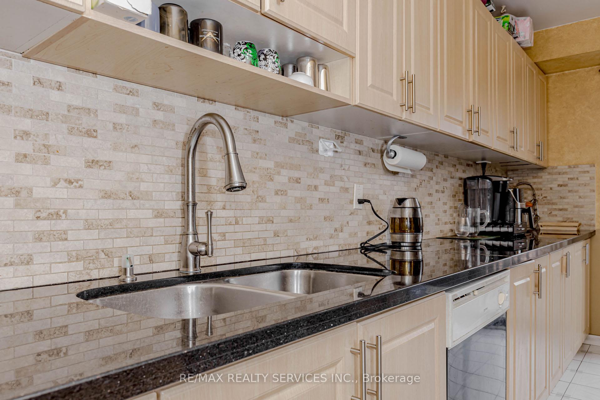Photo 23 of 130 Cutters Crescent, Brampton, Fletcher's West — HOMEH