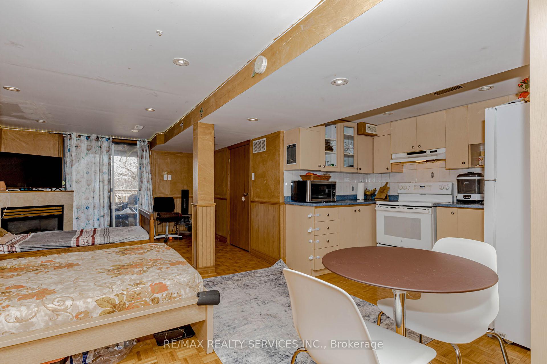Photo 39 of 130 Cutters Crescent, Brampton, Fletcher's West — HOMEH