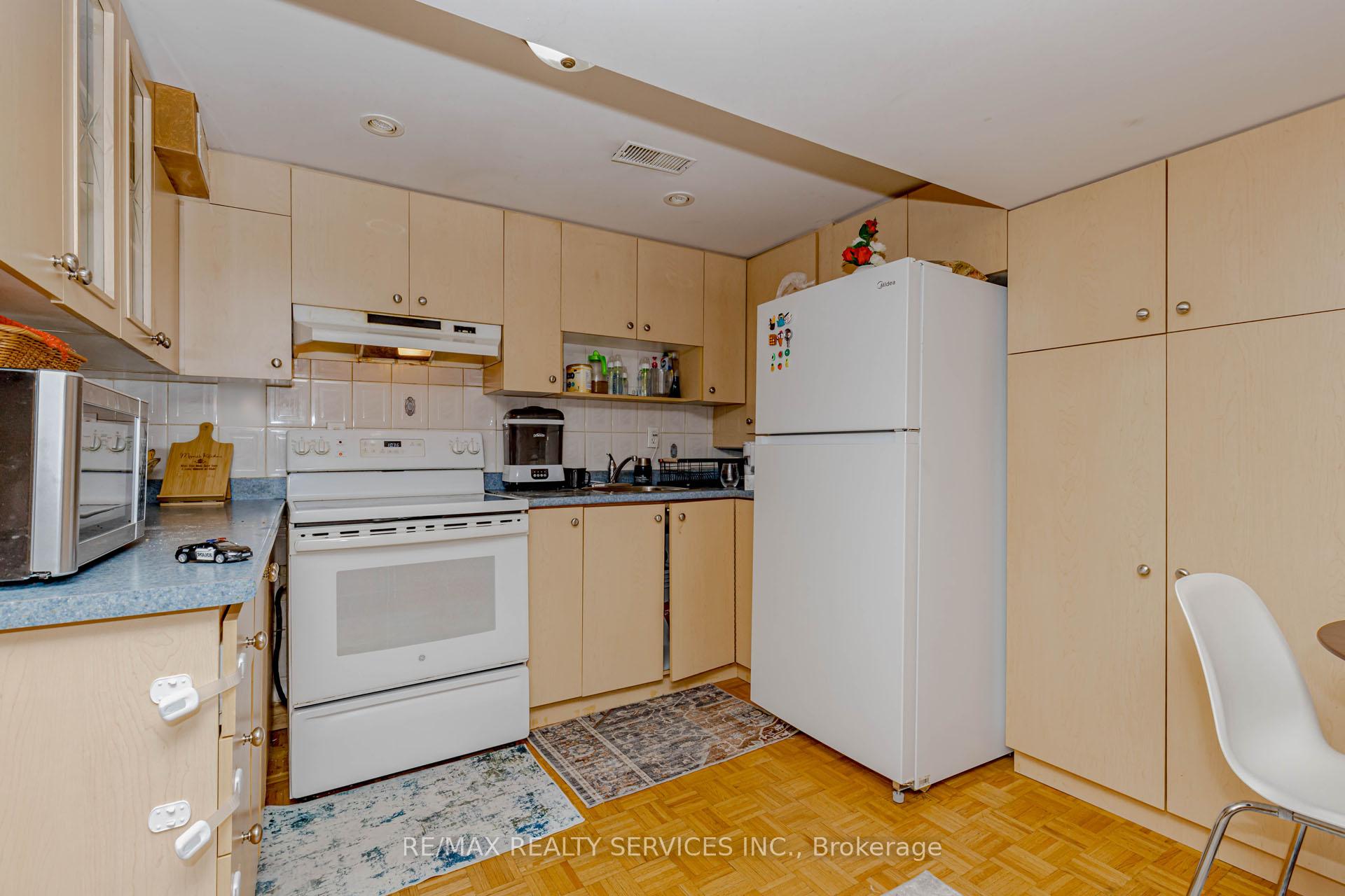 Photo 40 of 130 Cutters Crescent, Brampton, Fletcher's West — HOMEH