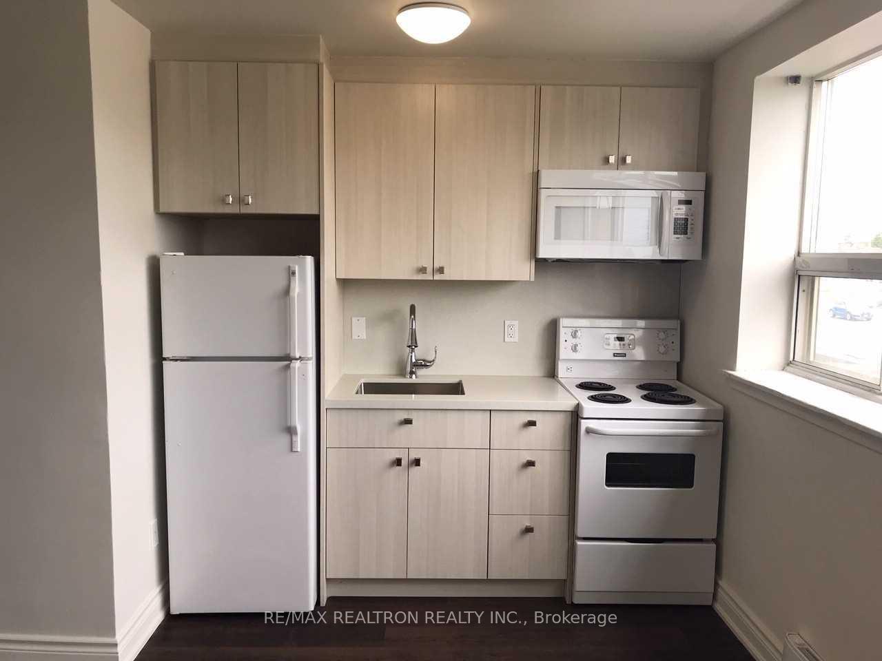 Photo 3 of Unit 1, 1985 Lawrence Avenue E, Scarborough, Wexford-Maryvale — HOMEH