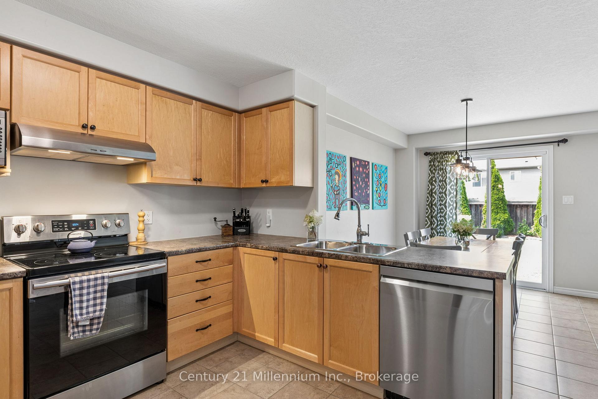 Photo 3 of 28 Patton Street, Collingwood — HOMEH