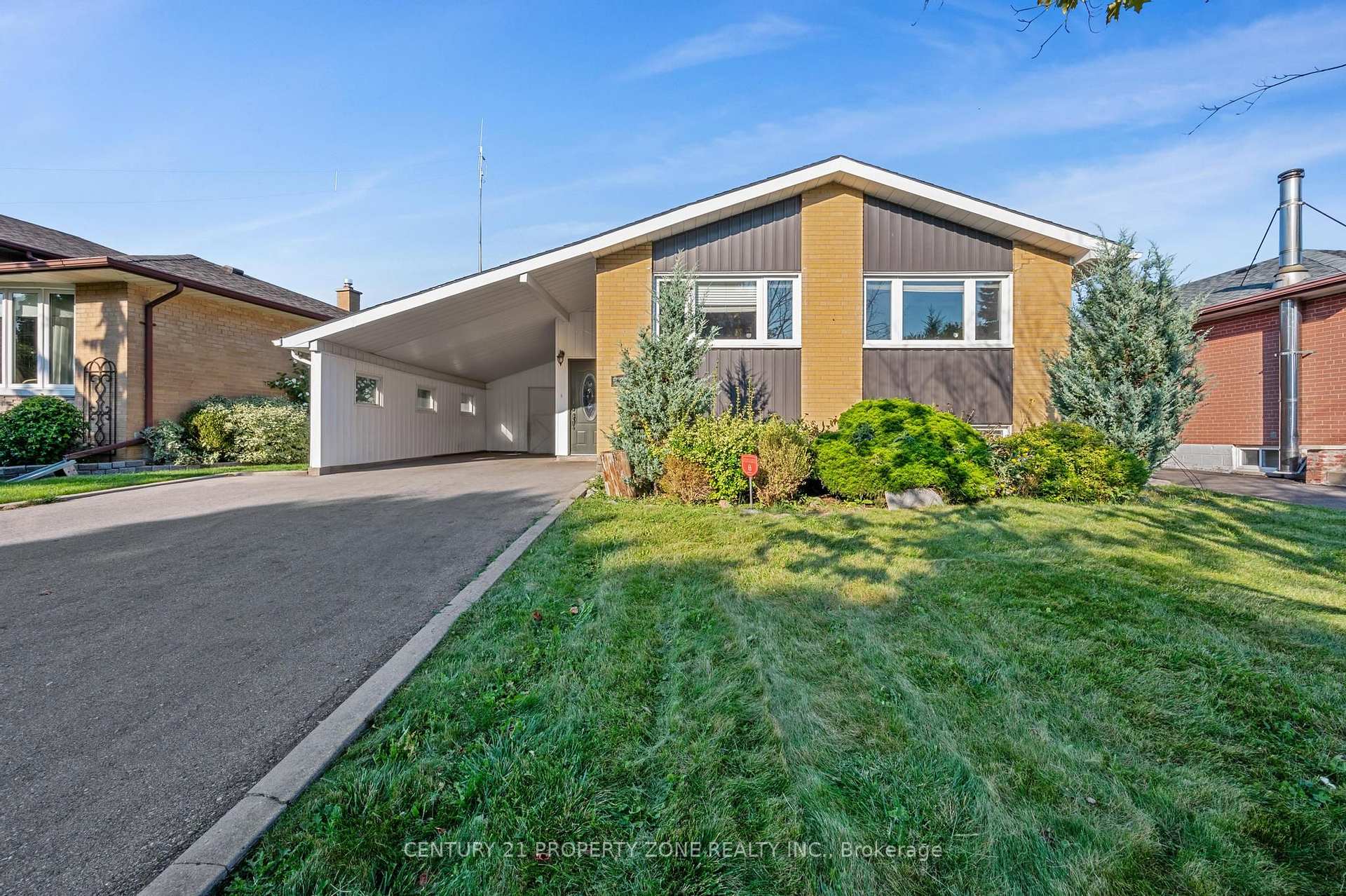 Photo 2 of 25 Chatsworth Drive, Brampton, Northwood Park — HOMEH