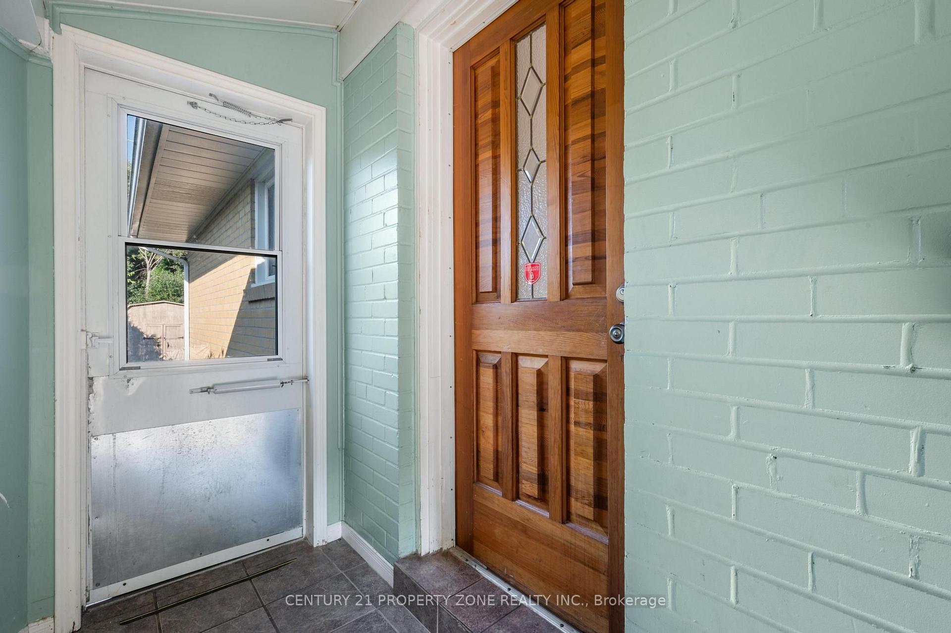 Photo 5 of 25 Chatsworth Drive, Brampton, Northwood Park — HOMEH