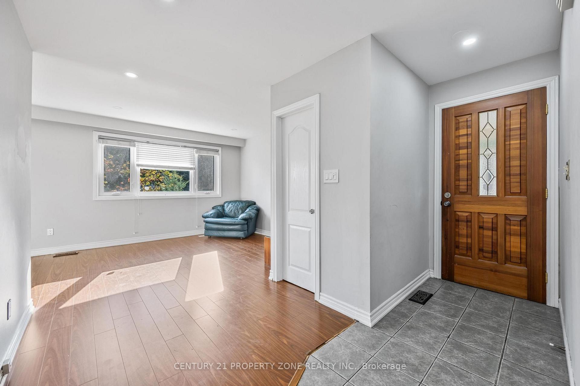 Photo 6 of 25 Chatsworth Drive, Brampton, Northwood Park — HOMEH