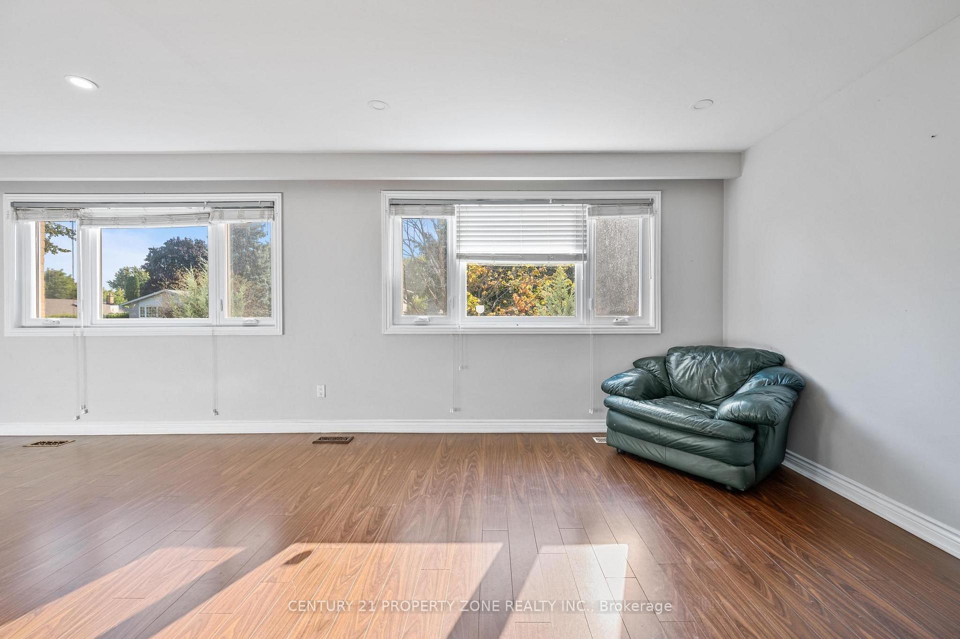 Photo 7 of 25 Chatsworth Drive, Brampton, Northwood Park — HOMEH