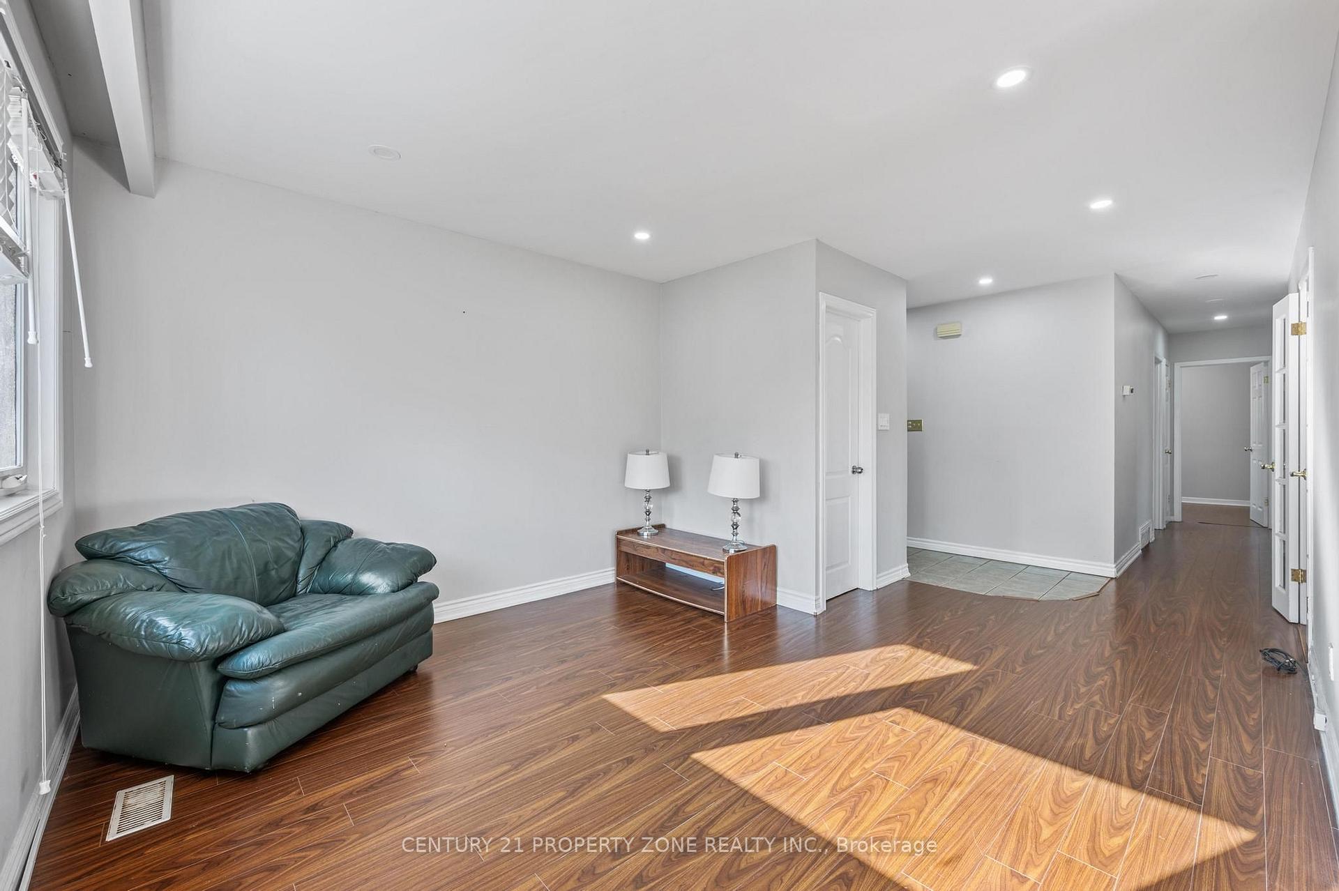 Photo 8 of 25 Chatsworth Drive, Brampton, Northwood Park — HOMEH
