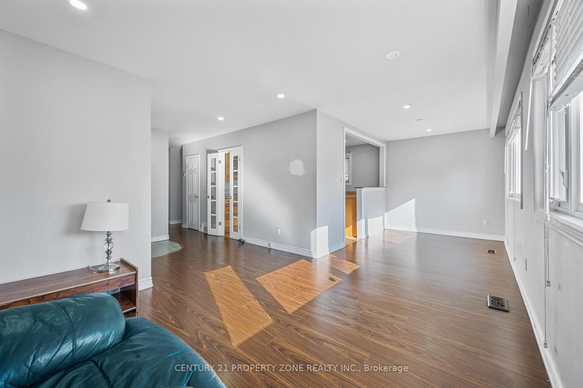 Photo 9 of 25 Chatsworth Drive, Brampton, Northwood Park — HOMEH