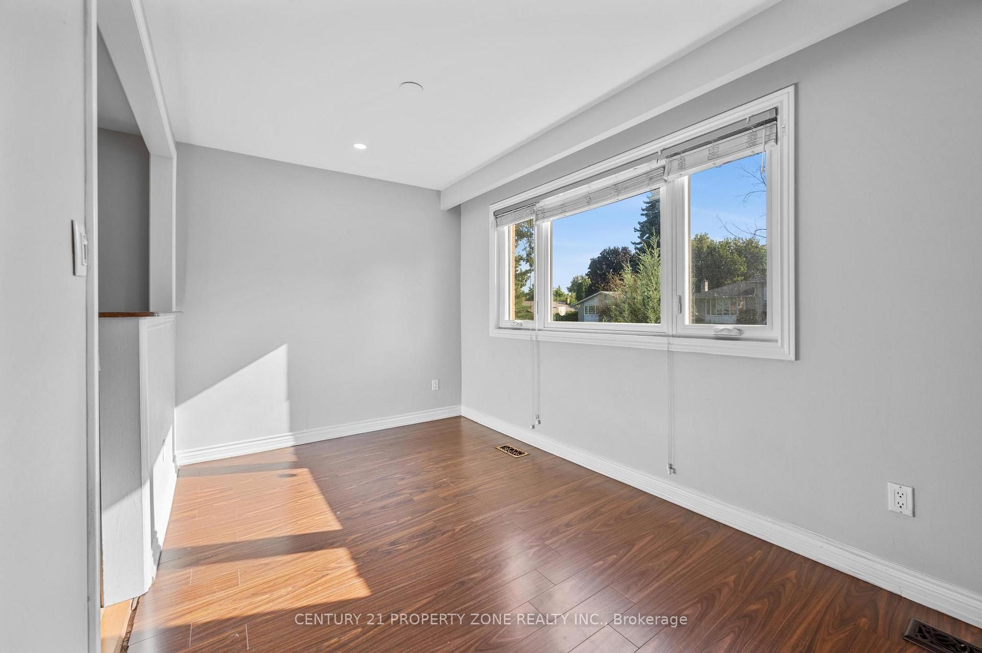 Photo 10 of 25 Chatsworth Drive, Brampton, Northwood Park — HOMEH