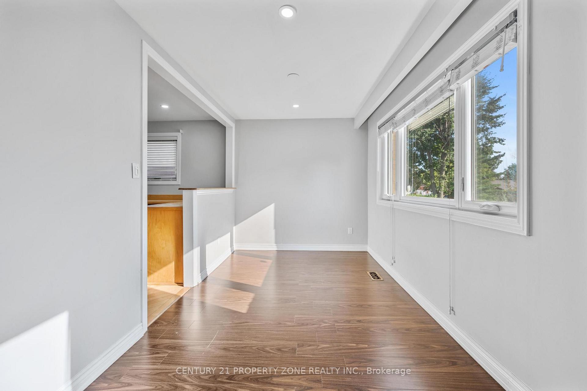 Photo 11 of 25 Chatsworth Drive, Brampton, Northwood Park — HOMEH