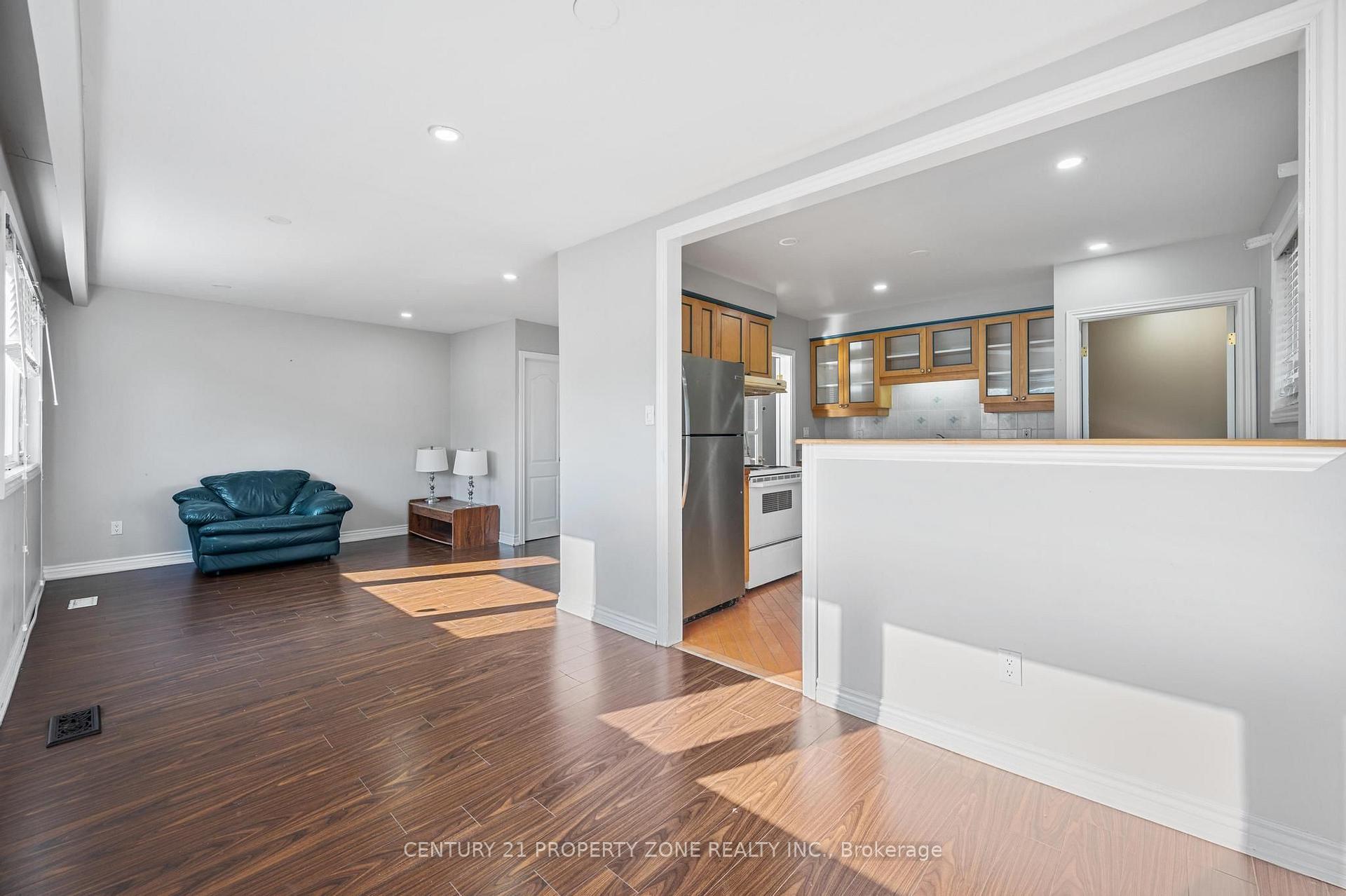 Photo 12 of 25 Chatsworth Drive, Brampton, Northwood Park — HOMEH