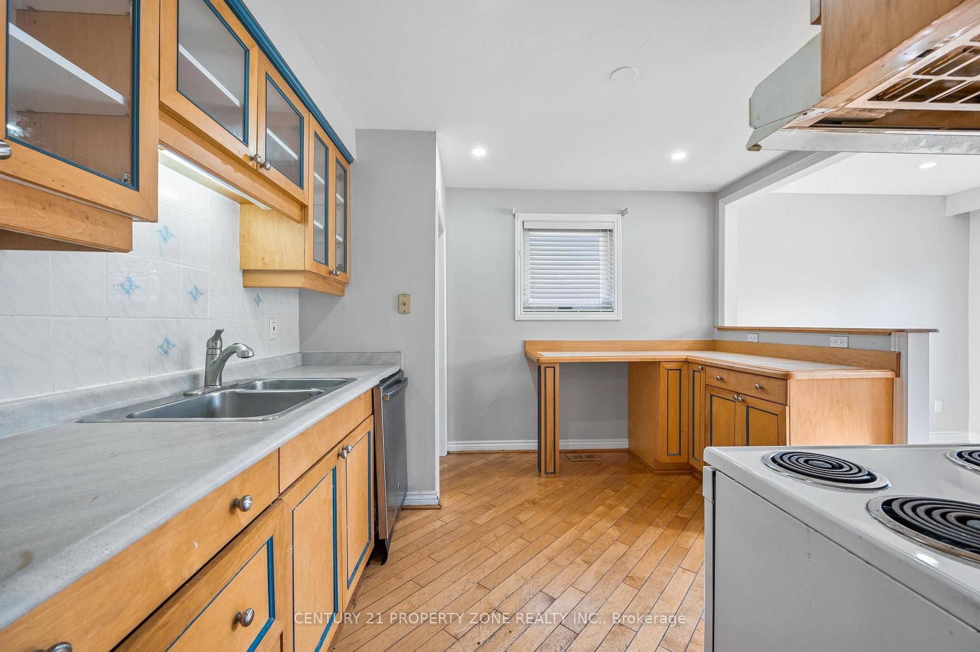 Photo 14 of 25 Chatsworth Drive, Brampton, Northwood Park — HOMEH