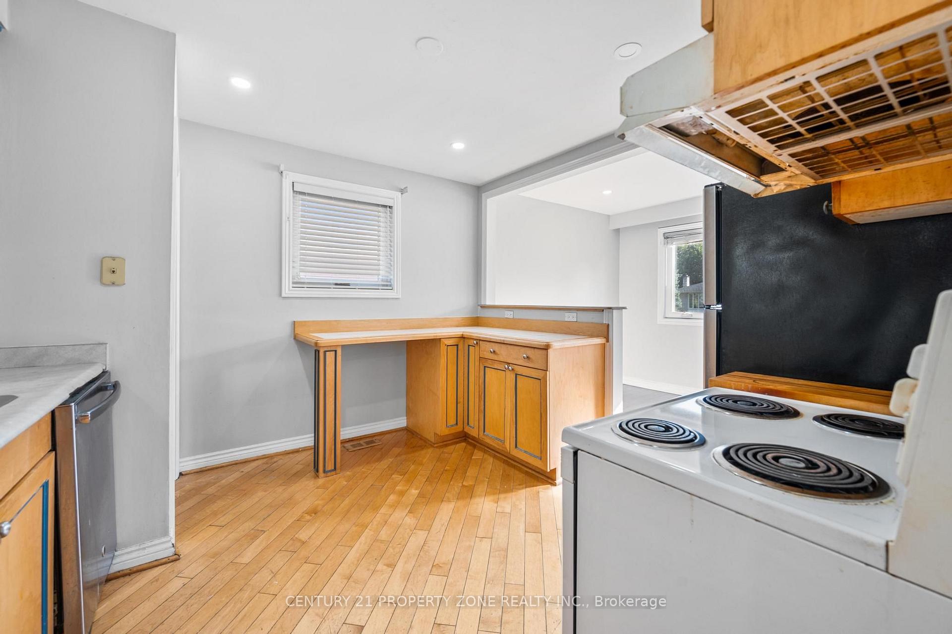 Photo 15 of 25 Chatsworth Drive, Brampton, Northwood Park — HOMEH
