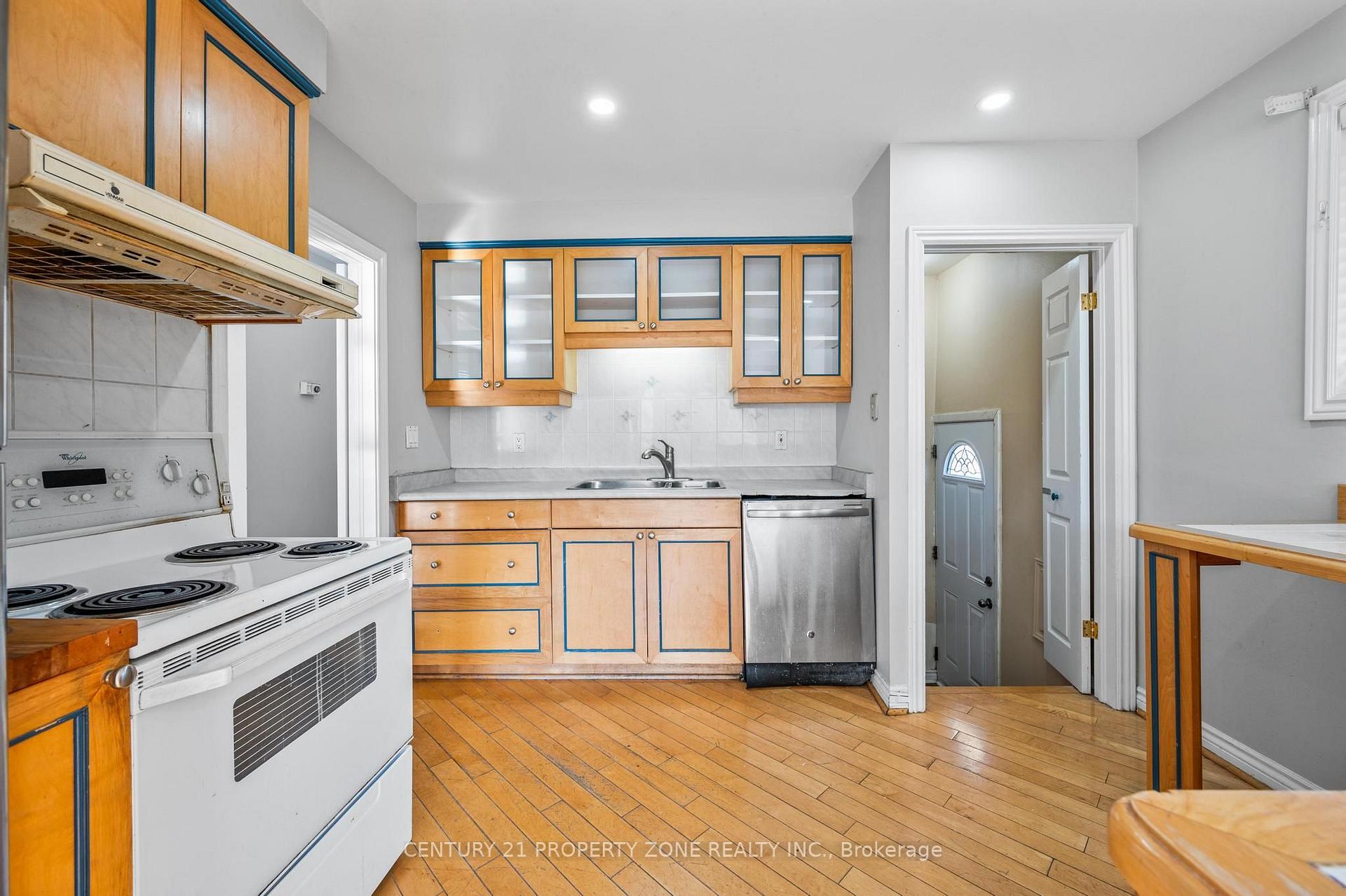 Photo 16 of 25 Chatsworth Drive, Brampton, Northwood Park — HOMEH