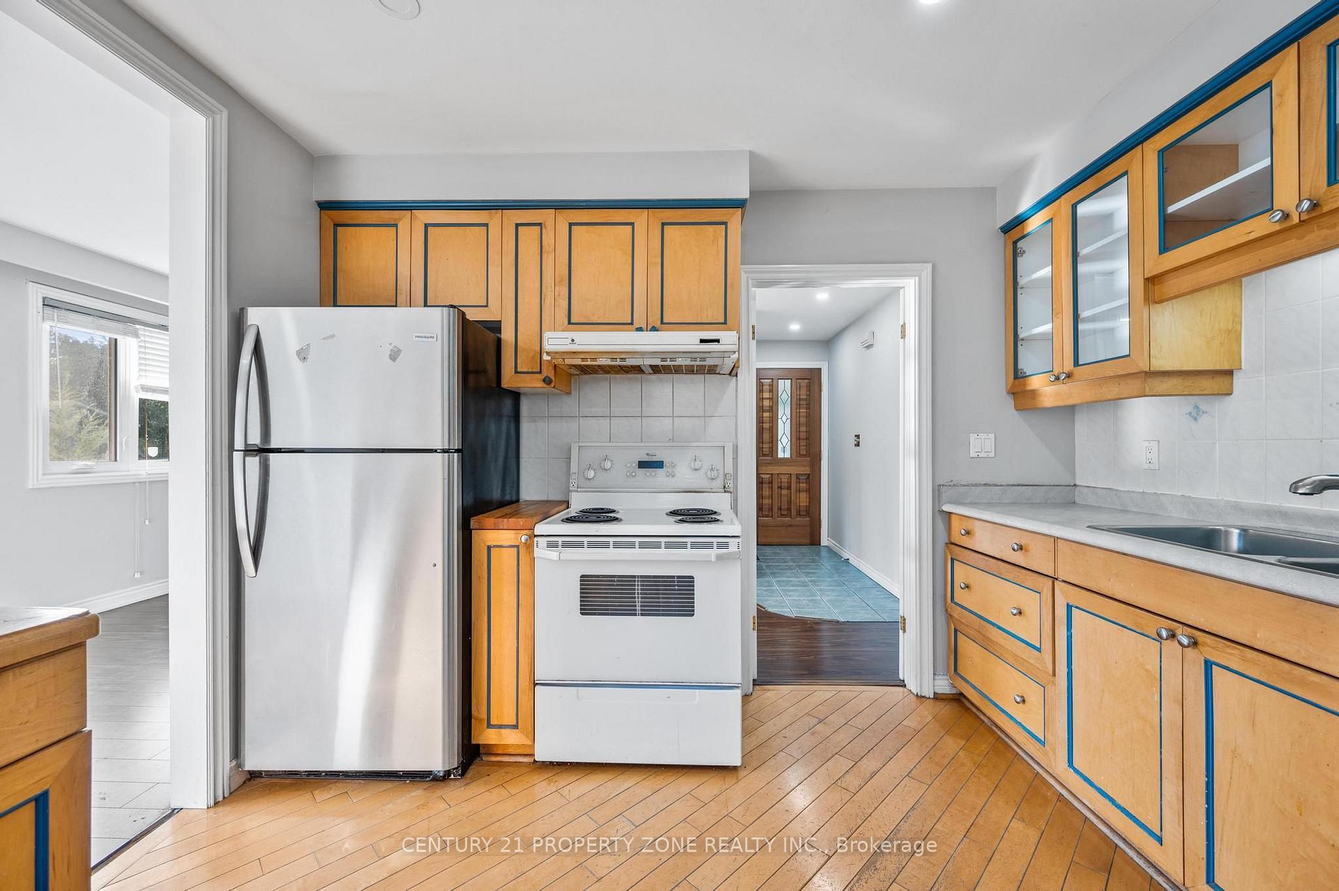 Photo 17 of 25 Chatsworth Drive, Brampton, Northwood Park — HOMEH