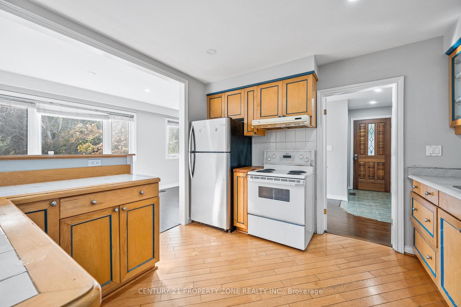 Photo 18 of 25 Chatsworth Drive, Brampton, Northwood Park — HOMEH