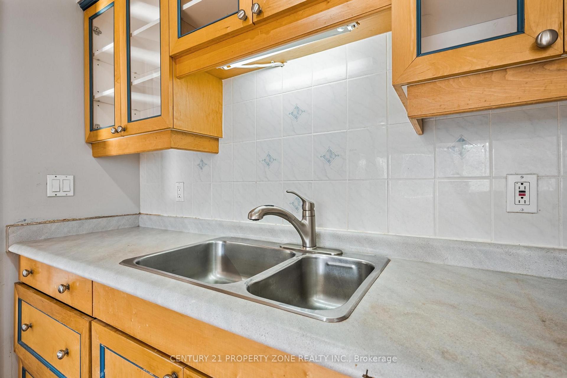 Photo 19 of 25 Chatsworth Drive, Brampton, Northwood Park — HOMEH