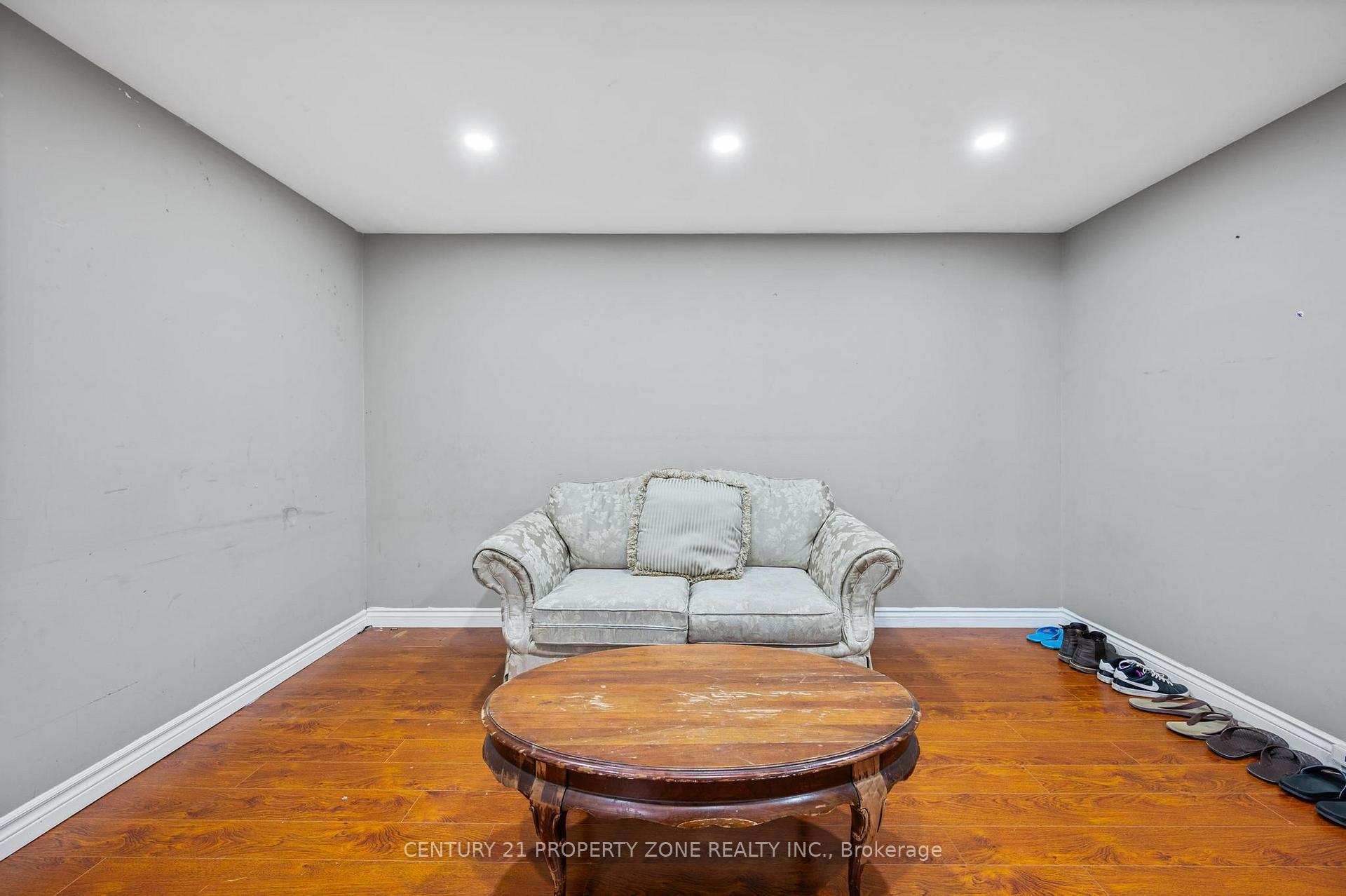 Photo 32 of 25 Chatsworth Drive, Brampton, Northwood Park — HOMEH