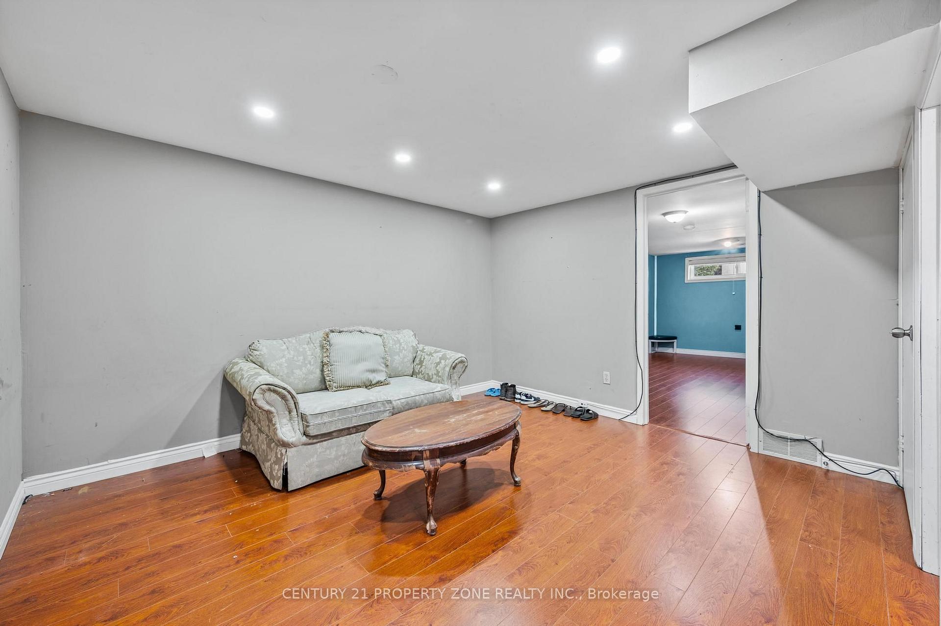 Photo 33 of 25 Chatsworth Drive, Brampton, Northwood Park — HOMEH