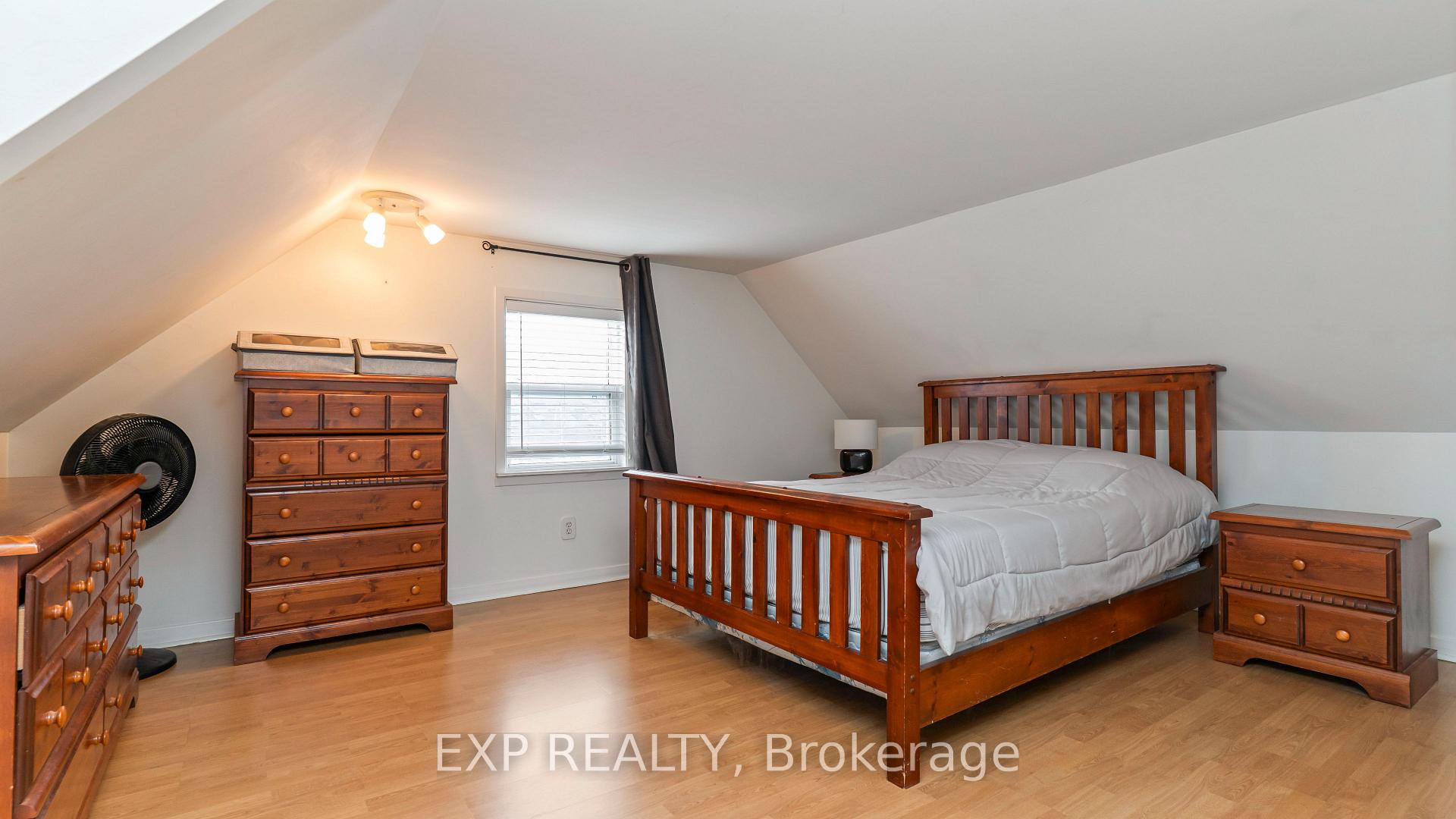 Photo 15 of 205 East Street, London, East M — HOMEH