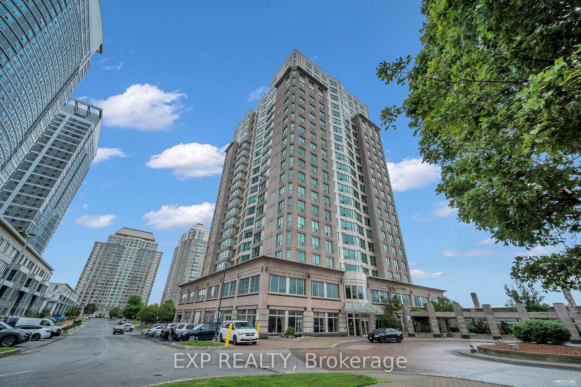 Photo 1 of Unit 1016, 8 Lee Centre Drive N, Scarborough, Woburn — HOMEH