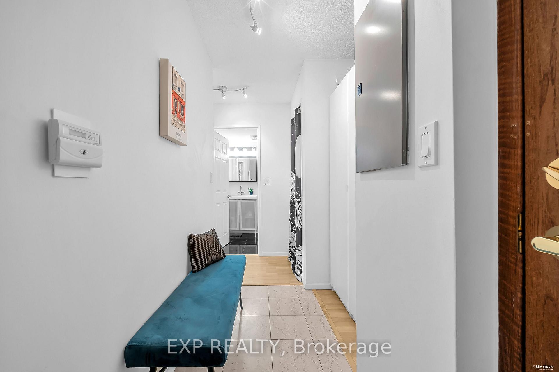 Photo 6 of Unit 1016, 8 Lee Centre Drive N, Scarborough, Woburn — HOMEH