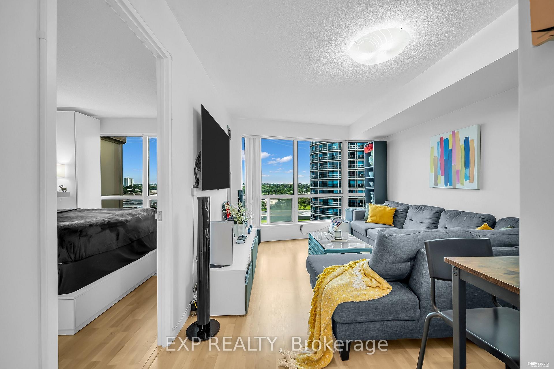Photo 7 of Unit 1016, 8 Lee Centre Drive N, Scarborough, Woburn — HOMEH