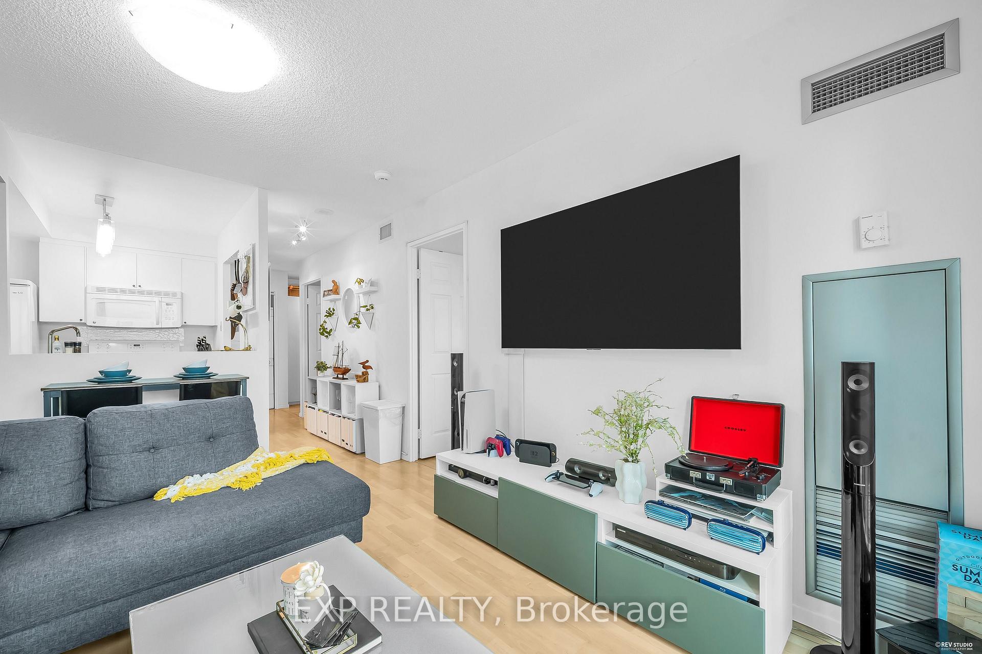 Photo 8 of Unit 1016, 8 Lee Centre Drive N, Scarborough, Woburn — HOMEH