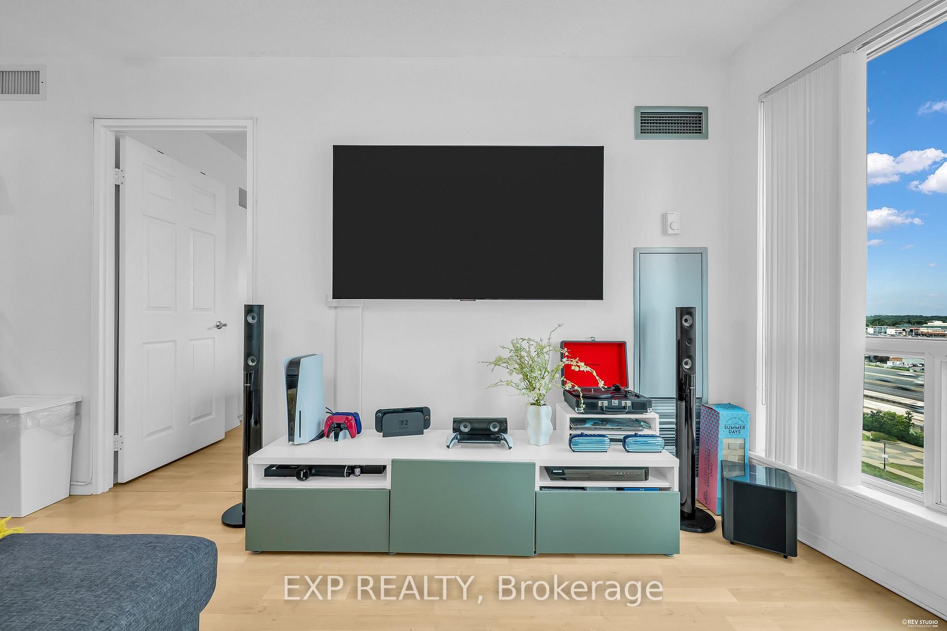Photo 9 of Unit 1016, 8 Lee Centre Drive N, Scarborough, Woburn — HOMEH