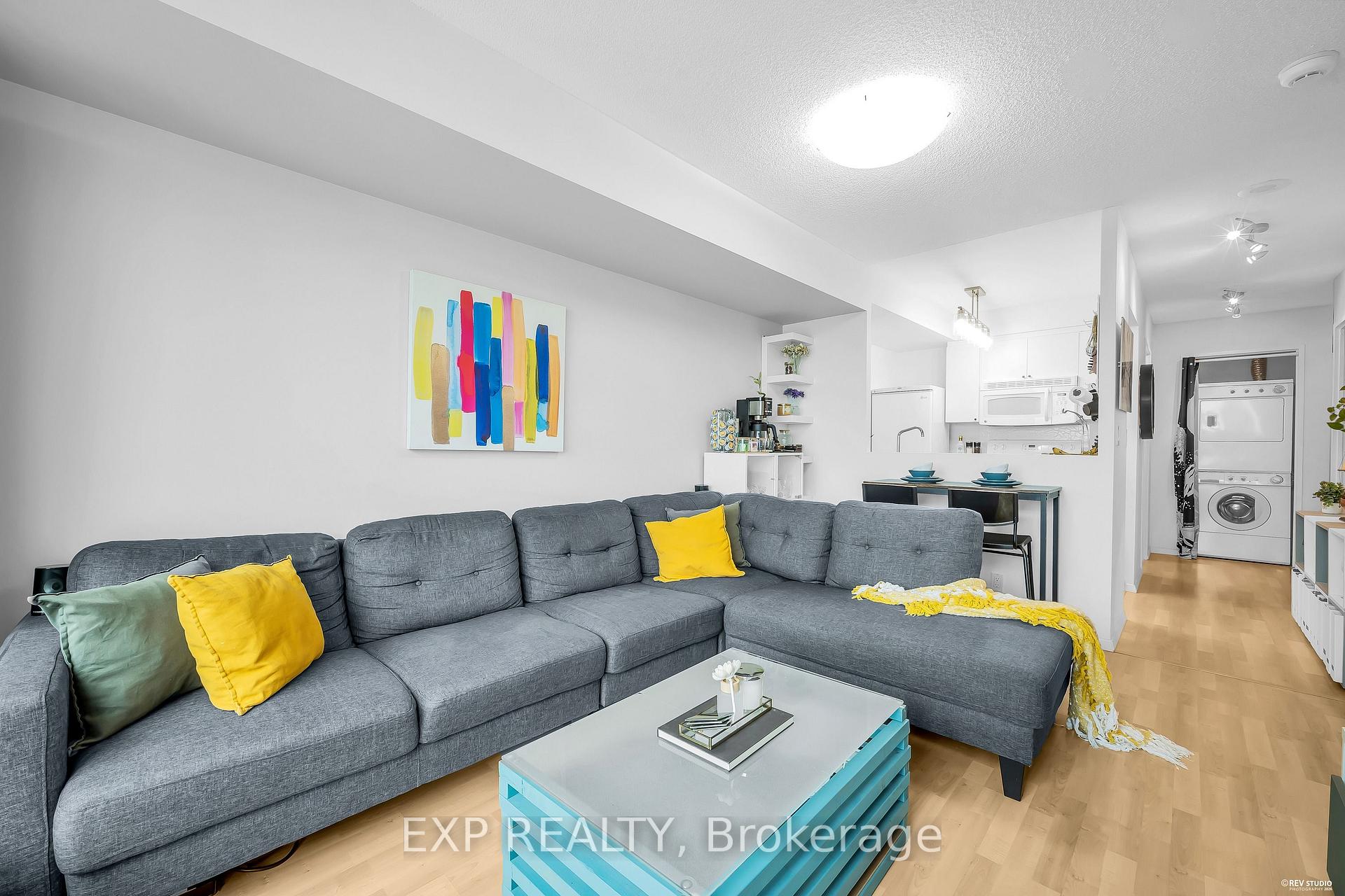 Photo 11 of Unit 1016, 8 Lee Centre Drive N, Scarborough, Woburn — HOMEH