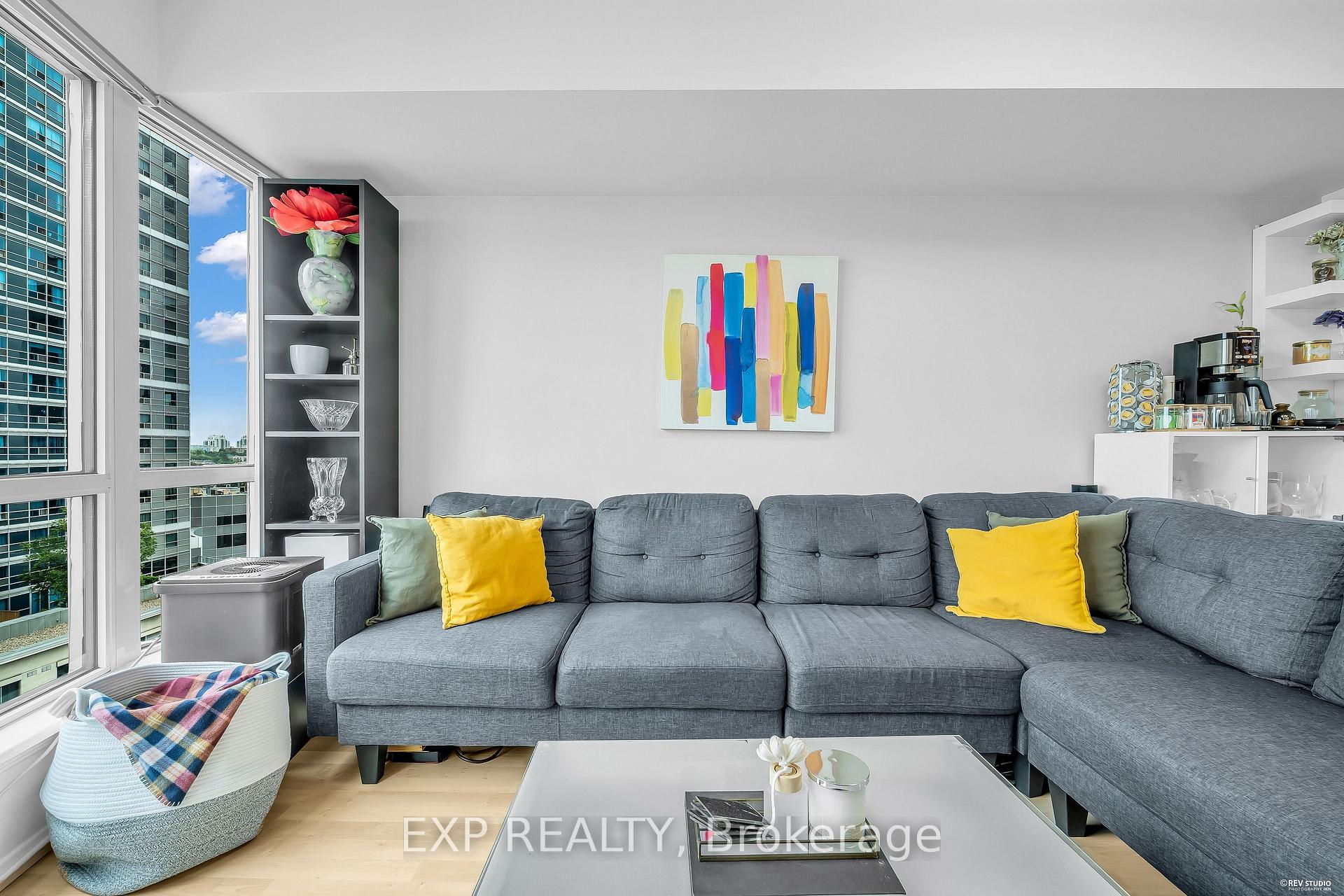 Photo 12 of Unit 1016, 8 Lee Centre Drive N, Scarborough, Woburn — HOMEH