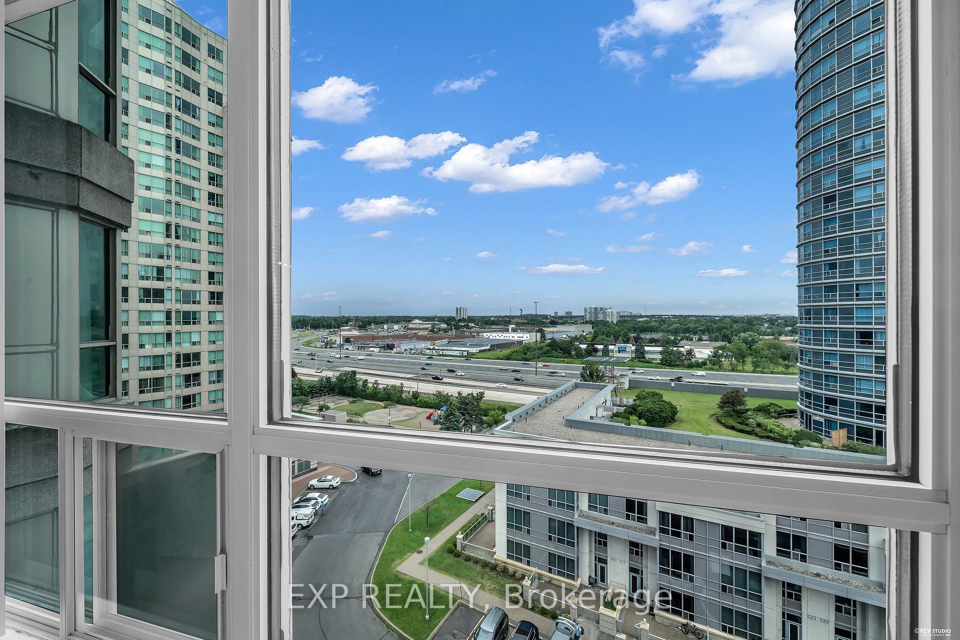 Photo 13 of Unit 1016, 8 Lee Centre Drive N, Scarborough, Woburn — HOMEH