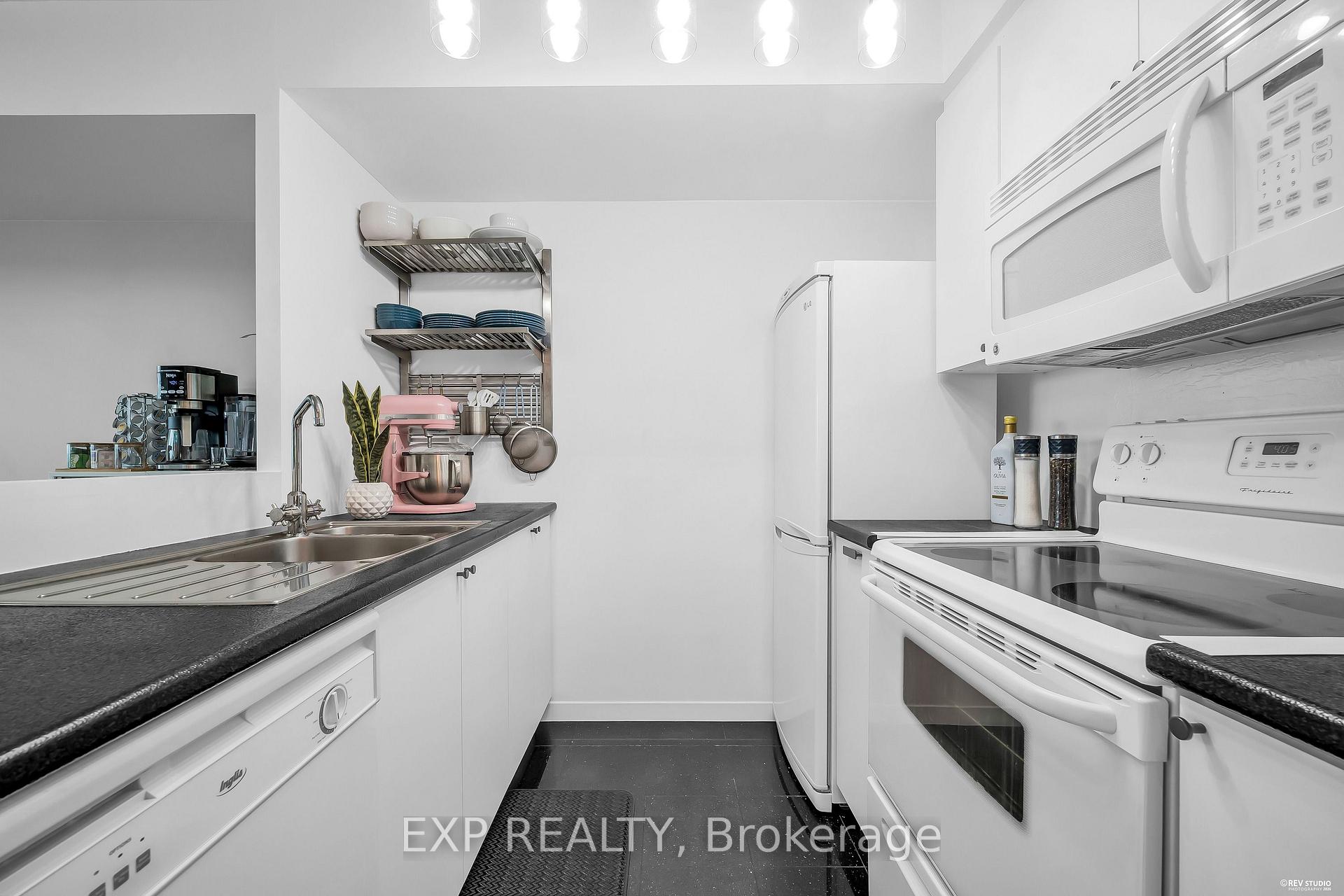 Photo 15 of Unit 1016, 8 Lee Centre Drive N, Scarborough, Woburn — HOMEH