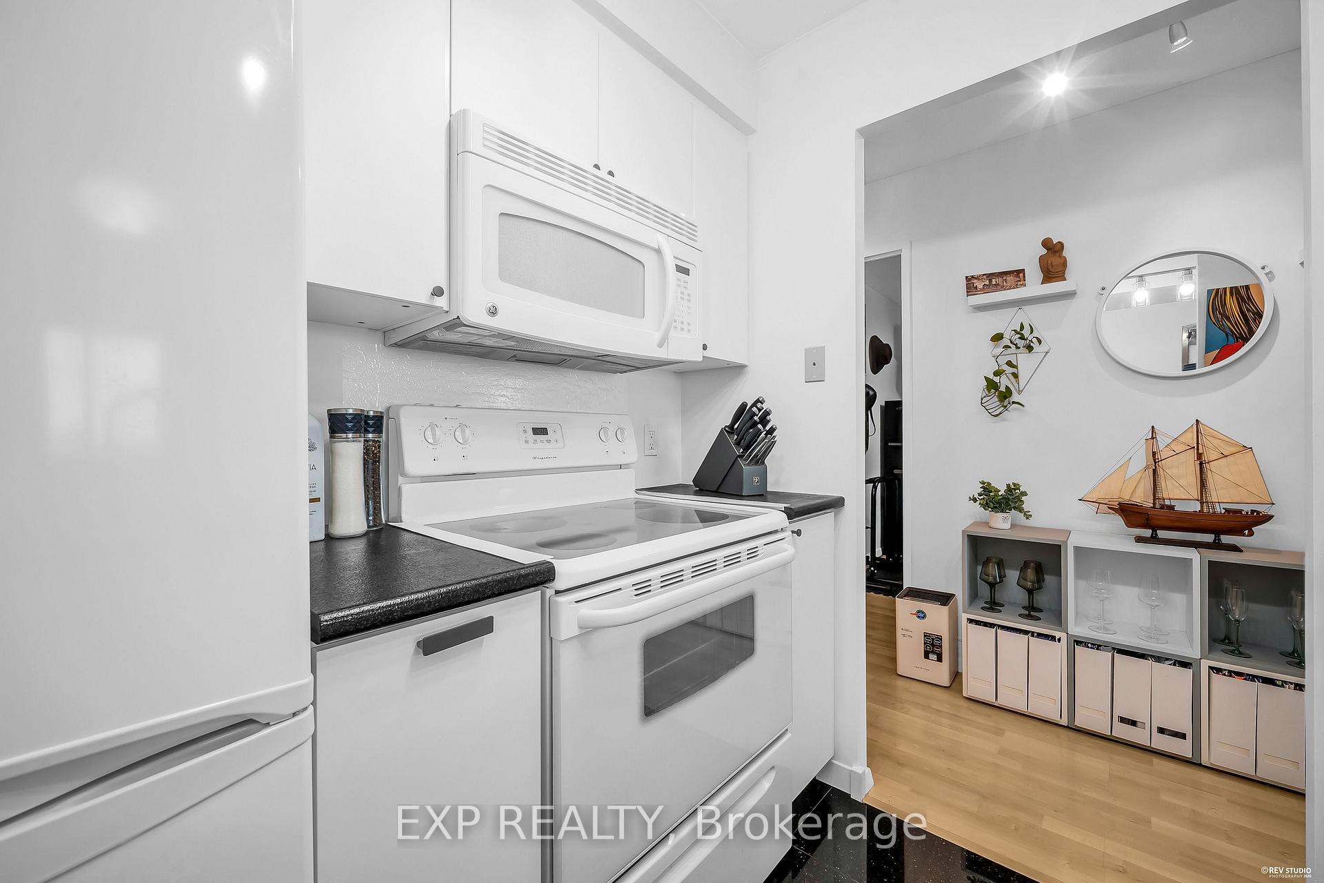 Photo 16 of Unit 1016, 8 Lee Centre Drive N, Scarborough, Woburn — HOMEH
